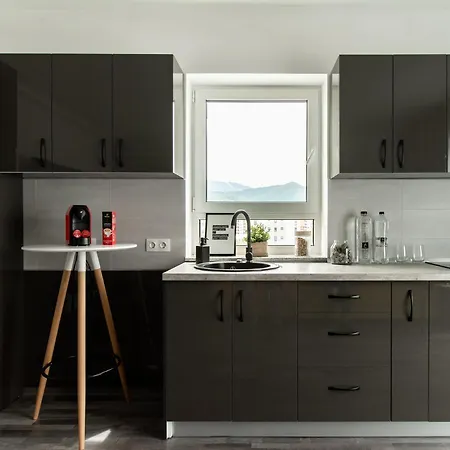 Skylark - Miami Studio With Terrace & Mountain View