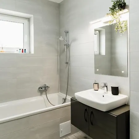 Skylark - Miami Studio With Terrace & Mountain View Apartment